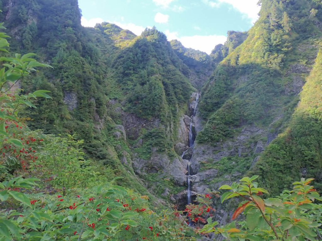 秘瀑　サンナビキの滝
