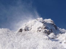 関西蛍雪山岳会のページ-雪煙舞う北稜上部