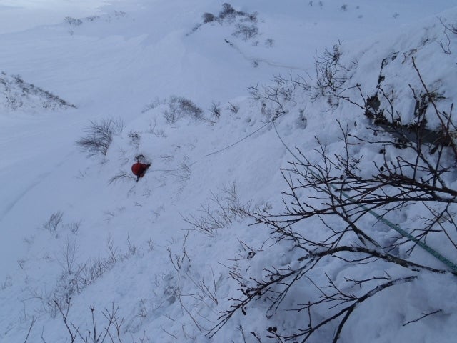 関西蛍雪山岳会のページ-1ピッチ目・45ｍ・傾斜の強い雪壁