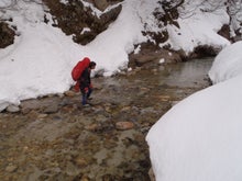 関西蛍雪山岳会のページ-ひとつ目の渡渉点・水が少ない